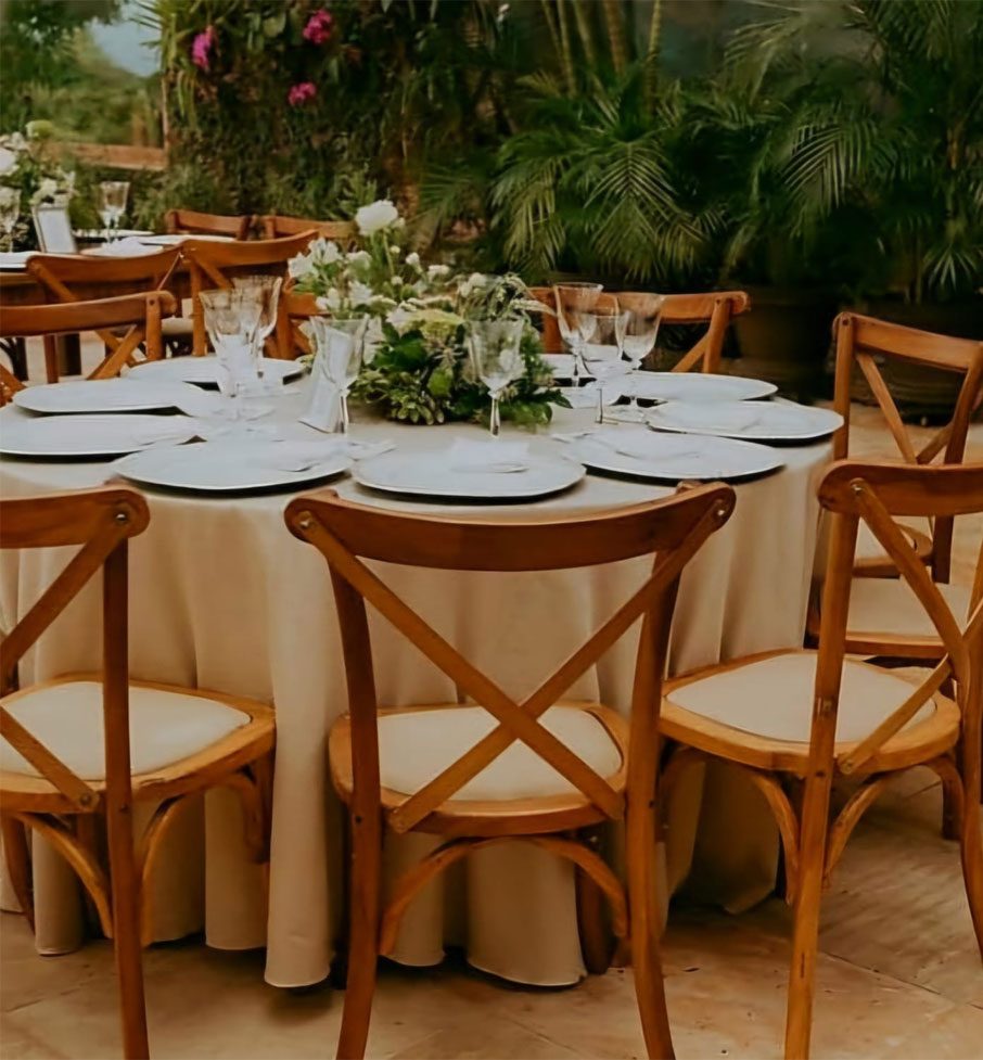 Conjunto de mesa redonda com cadeiras Katrinas.